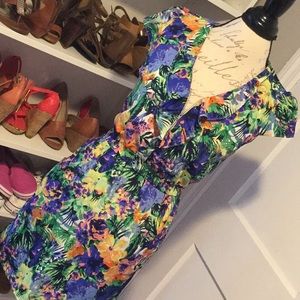 Jessica Simpson Floral mini with pockets!